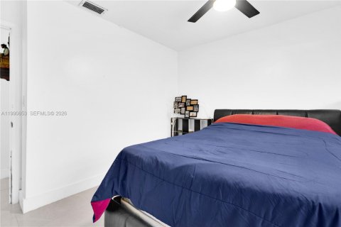 House in Miami, Florida 3 bedrooms, 157.47 sq.m. № 2059074 - photo 22