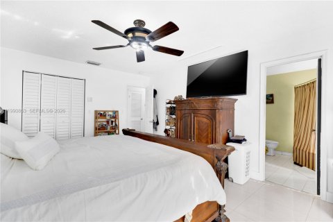 House in Miami, Florida 3 bedrooms, 157.47 sq.m. № 2059074 - photo 27