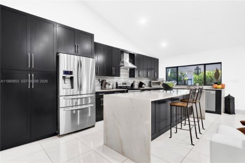 House in Miami, Florida 3 bedrooms, 157.47 sq.m. № 2059074 - photo 3