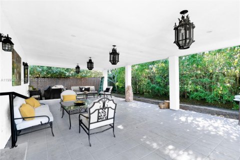 House in Miami, Florida 3 bedrooms, 157.47 sq.m. № 2059074 - photo 16