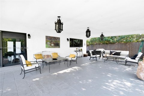 House in Miami, Florida 3 bedrooms, 157.47 sq.m. № 2059074 - photo 15
