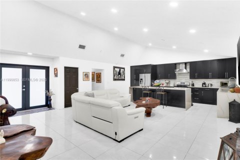 House in Miami, Florida 3 bedrooms, 157.47 sq.m. № 2059074 - photo 14