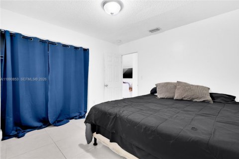 House in Miami, Florida 3 bedrooms, 157.47 sq.m. № 2059074 - photo 19