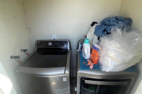 House in Fort Lauderdale, Florida 2 bedrooms, 76.92 sq.m. № 1120321 - photo 1