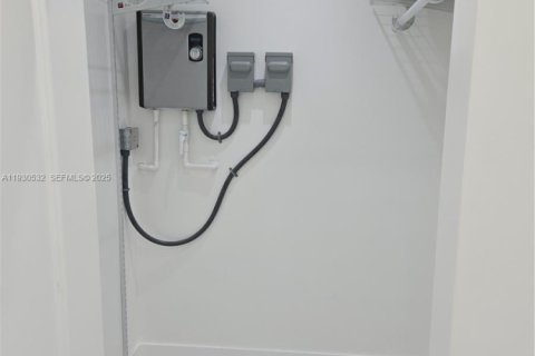 Снять в аренду виллу или дом в Норт-Майами, Флорида 2 спальни, № 1990618 - фото 6