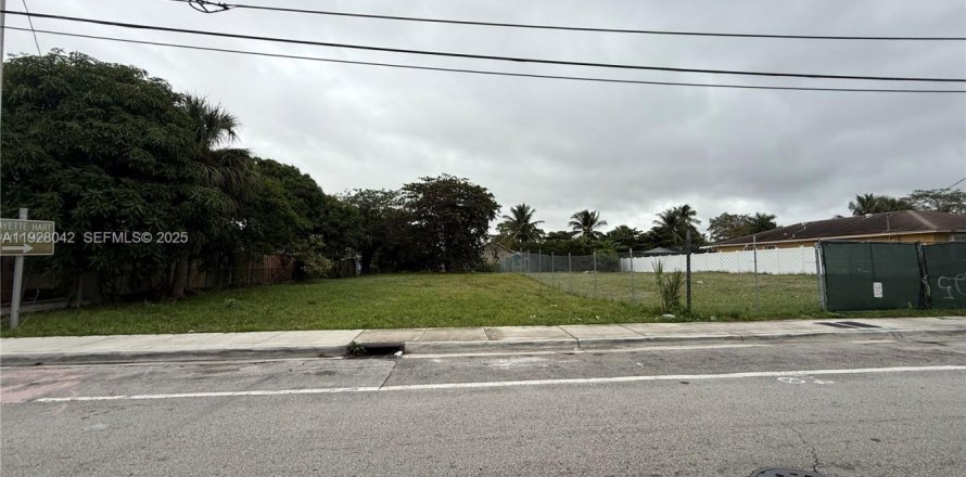 Terrain à Fort Lauderdale, Floride № 1988188