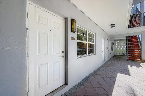 Condominio en alquiler en Hollywood, Florida, 1 dormitorio, 68.56 m2 № 1886653 - foto 18