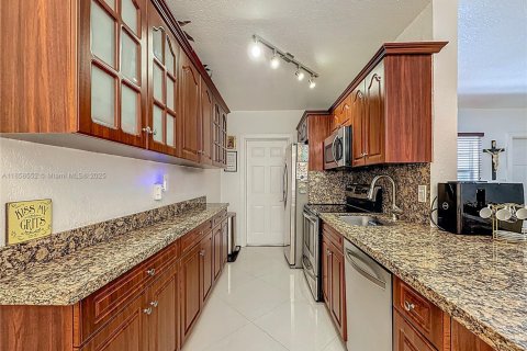 Condominio en alquiler en Hollywood, Florida, 1 dormitorio, 68.56 m2 № 1886653 - foto 10
