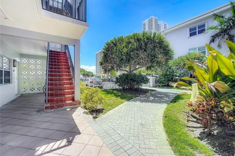 Condominio en alquiler en Hollywood, Florida, 1 dormitorio, 68.56 m2 № 1886653 - foto 20