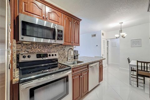 Condominio en alquiler en Hollywood, Florida, 1 dormitorio, 68.56 m2 № 1886653 - foto 11