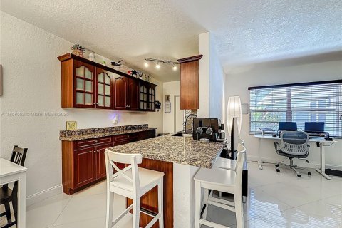 Condominio en alquiler en Hollywood, Florida, 1 dormitorio, 68.56 m2 № 1886653 - foto 3