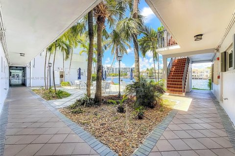 Condominio en alquiler en Hollywood, Florida, 1 dormitorio, 68.56 m2 № 1886653 - foto 17