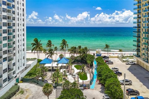 Condominio en alquiler en Hollywood, Florida, 1 dormitorio, 68.56 m2 № 1886653 - foto 2
