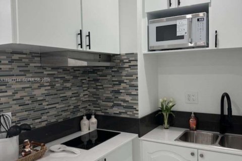 Immobilier commercial à louer à Miami, Floride: 1 chambre, 141.58 m2 № 1999602 - photo 17