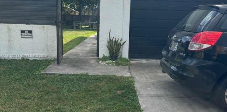 Immobilier commercial à Miami, Floride 1 chambre, 141.58 m2 № 1999602