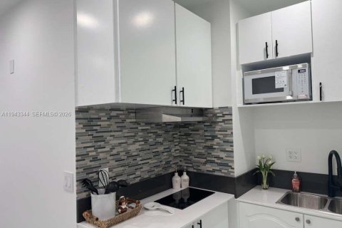 Immobilier commercial à louer à Miami, Floride: 1 chambre, 141.58 m2 № 1999602 - photo 22