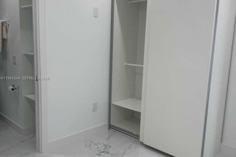 Immobilier commercial à louer à Miami, Floride: 1 chambre, 141.58 m2 № 1999602 - photo 15