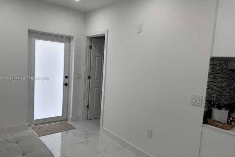 Immobilier commercial à louer à Miami, Floride: 1 chambre, 141.58 m2 № 1999602 - photo 5