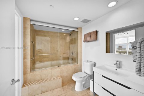 Condo in Hallandale Beach, Florida, 1 bedroom  № 2052983 - photo 18