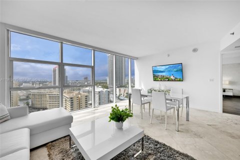 Condo in Hallandale Beach, Florida, 1 bedroom  № 2052983 - photo 5