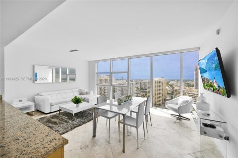 Condo in Hallandale Beach, Florida, 1 bedroom  № 2052983 - photo 6