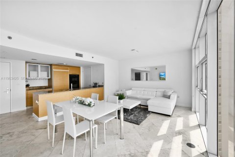 Condo in Hallandale Beach, Florida, 1 bedroom  № 2052983 - photo 17