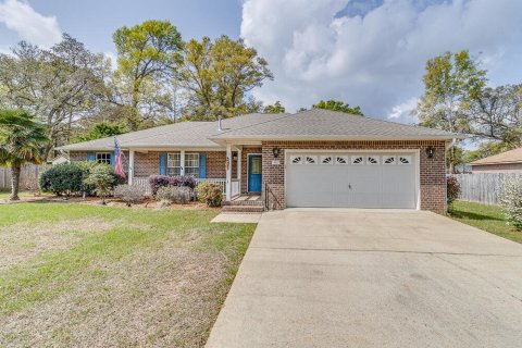 House in Milton, Florida 3 bedrooms, 157 sq.m. № 559833 - photo 1