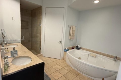 Copropriété à louer à Sunny Isles Beach, Floride: 2 chambres, 153.2 m2 № 1924072 - photo 24