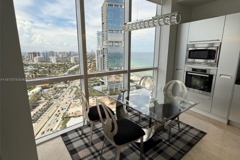 Copropriété à louer à Sunny Isles Beach, Floride: 2 chambres, 153.2 m2 № 1924072 - photo 12