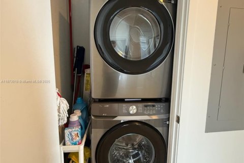 Copropriété à louer à Sunny Isles Beach, Floride: 2 chambres, 153.2 m2 № 1924072 - photo 14