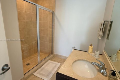 Copropriété à louer à Sunny Isles Beach, Floride: 2 chambres, 153.2 m2 № 1924072 - photo 19