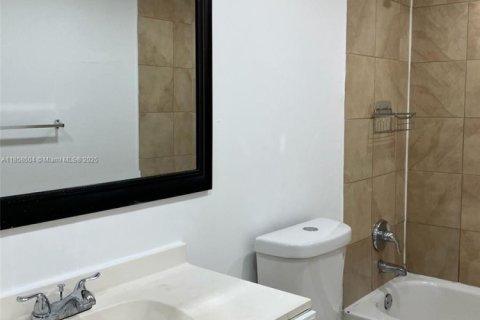 Condominio en alquiler en Lauderhill, Florida, 2 dormitorios, 89.09 m2 № 1889665 - foto 4