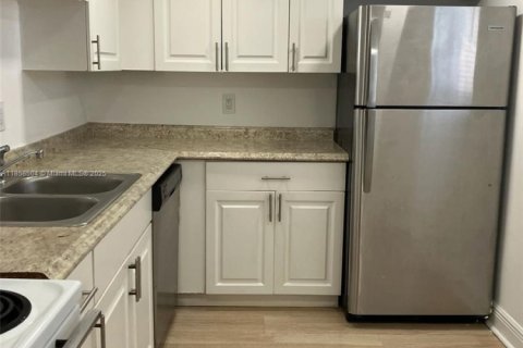 Condominio en alquiler en Lauderhill, Florida, 2 dormitorios, 89.09 m2 № 1889665 - foto 3