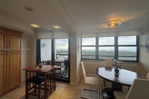 Condominio en venta en Miami Beach, Florida, 2 dormitorios, 93.37 m2 № 1956605 - foto 13