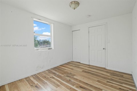 Propiedad comercial en venta en Miami, Florida, 685.8 m2 № 1993786 - foto 22