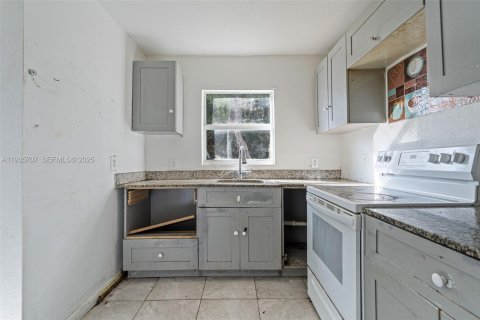 Propiedad comercial en venta en Miami, Florida, 685.8 m2 № 1993786 - foto 29