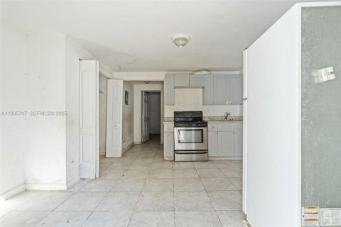 Propiedad comercial en venta en Miami, Florida, 685.8 m2 № 1993786 - foto 4