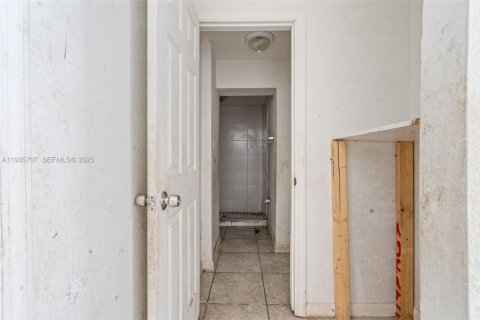 Propiedad comercial en venta en Miami, Florida, 685.8 m2 № 1993786 - foto 8