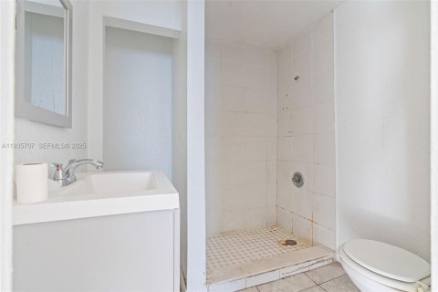 Propiedad comercial en venta en Miami, Florida, 685.8 m2 № 1993786 - foto 25