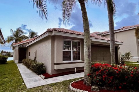 Снять в аренду виллу или дом в Мирамар, Флорида 3 спальни, 124.86м2, № 2004603 - фото 3