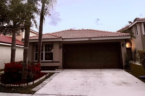 Снять в аренду виллу или дом в Мирамар, Флорида 3 спальни, 124.86м2, № 2004603 - фото 2