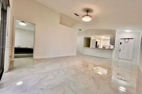 Снять в аренду виллу или дом в Мирамар, Флорида 3 спальни, 124.86м2, № 2004603 - фото 10