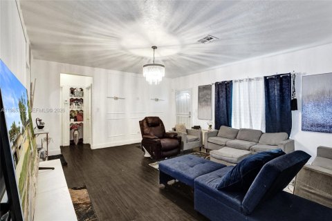 Villa ou maison à vendre à North Miami Beach, Floride: 3 chambres, 106.84 m2 № 2048365 - photo 5