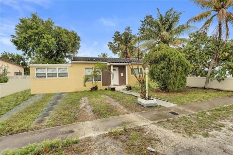 Villa ou maison à North Miami Beach, Floride 3 chambres, 106.84 m2 № 2048365