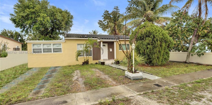 Villa ou maison à North Miami Beach, Floride 3 chambres, 106.84 m2 № 2048365