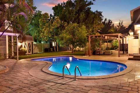 Casa en venta en Gulfport, Florida, 5 dormitorios, 288.93 m2 № 1901003 - foto 25