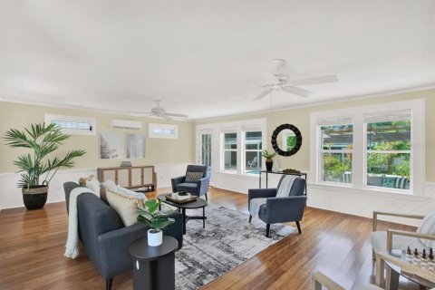 Casa en venta en Gulfport, Florida, 5 dormitorios, 288.93 m2 № 1901003 - foto 5