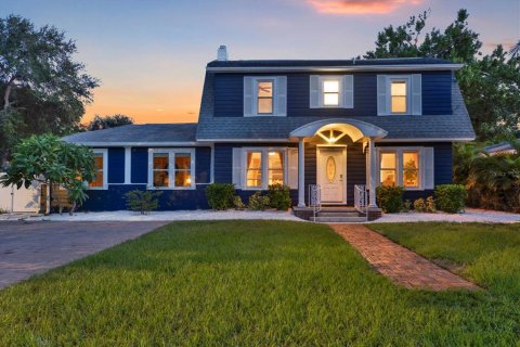 Casa en venta en Gulfport, Florida, 5 dormitorios, 288.93 m2 № 1901003 - foto 1