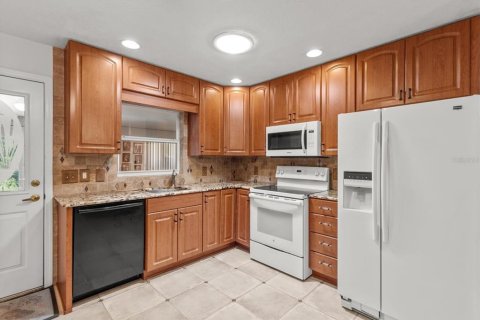 House in Crystal River, Florida 3 bedrooms, 147.16 sq.m. № 1765455 - photo 5