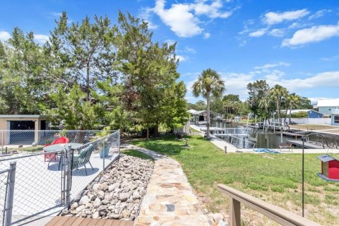 House in Crystal River, Florida 3 bedrooms, 147.16 sq.m. № 1765455 - photo 25